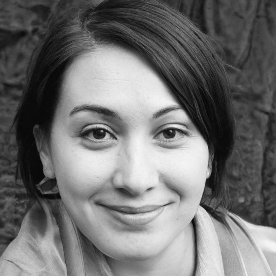 Dr. Sarah Müller, Finanzanalystin